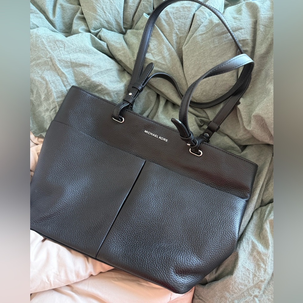 Michael Kors Bedford Medium Pebbled Leather Tote Black